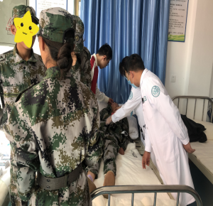 教师节义诊活动——走进拉萨阿里地区高级中学
