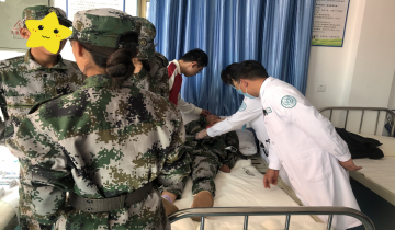 教师节义诊活动——走进拉萨阿里地区高级中学